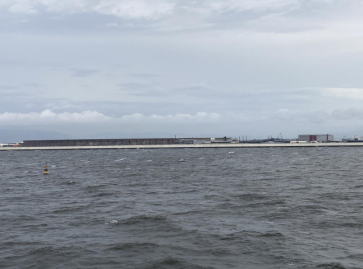 海から見た大屋根リング