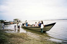 舟でエヤワディ河を遡る